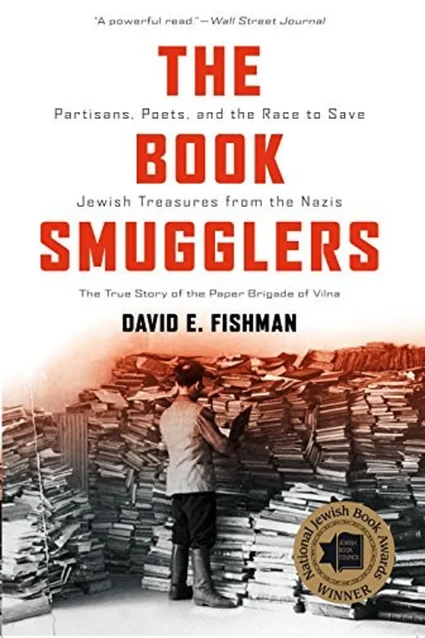 Capa de The Book Smugglers: Partisans, Poets, and the Race to Save Jewish Treasures from the Nazis