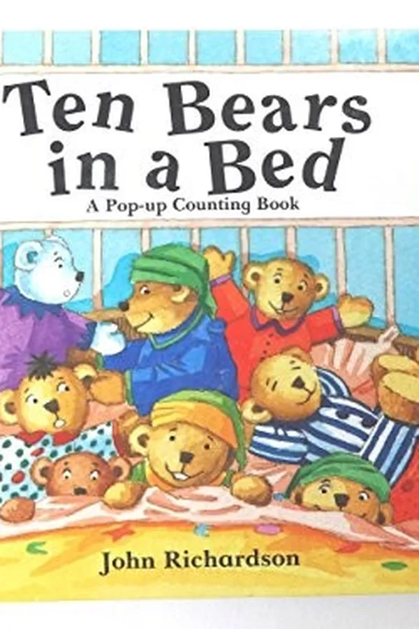 Capa de Ten bears in a bed