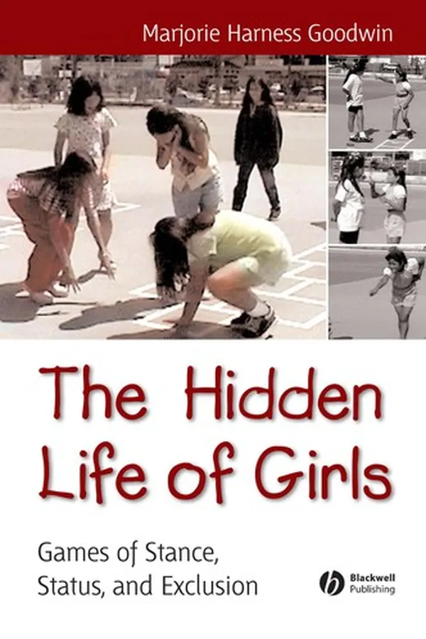 Capa de HIDDEN LIFE OF GIRLS: GAMES OF STANCE, STATUS, AND EXCLUSION