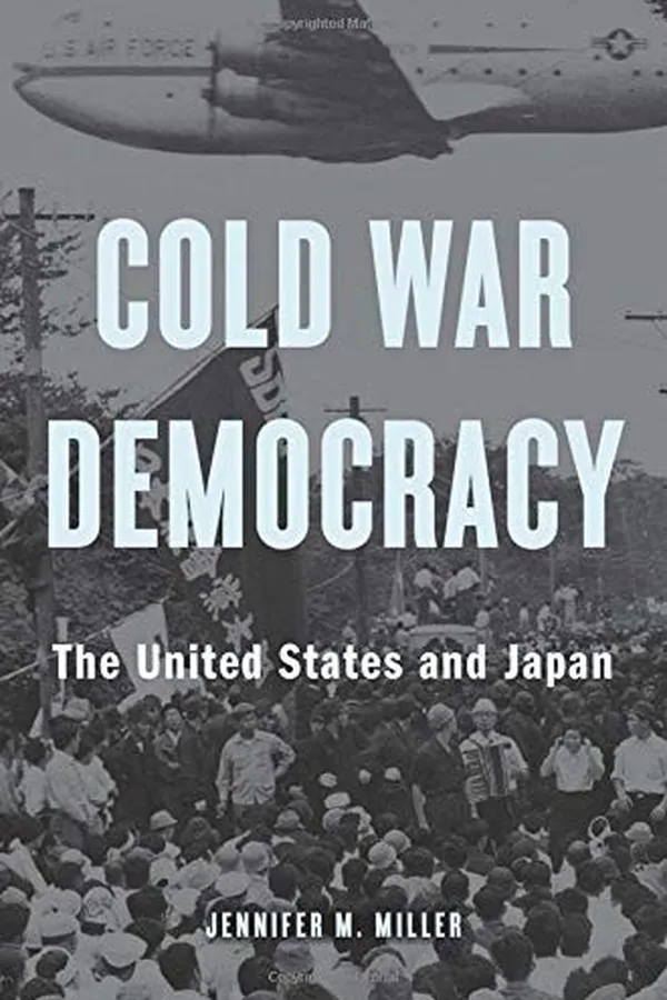 Capa de Cold War Democracy