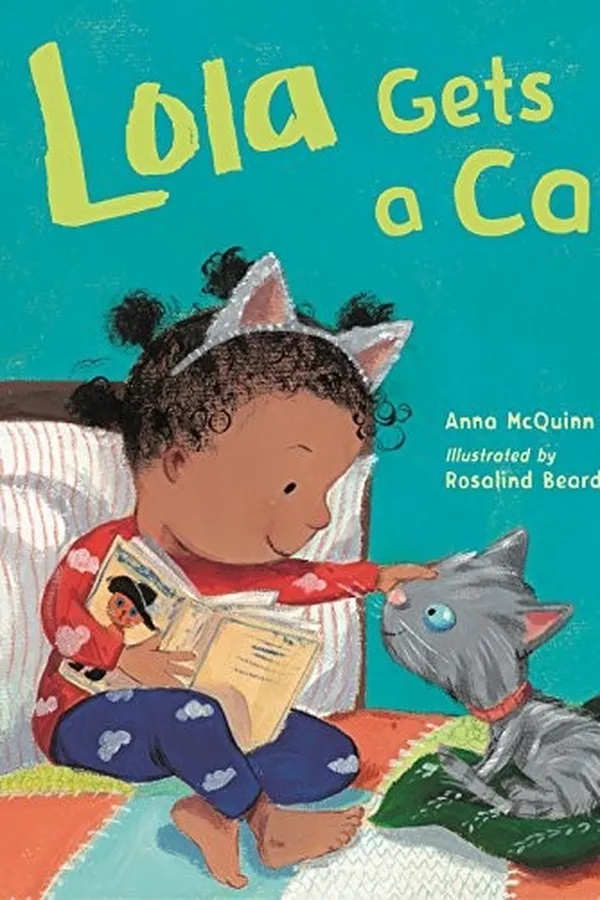 Capa de Lola gets a cat