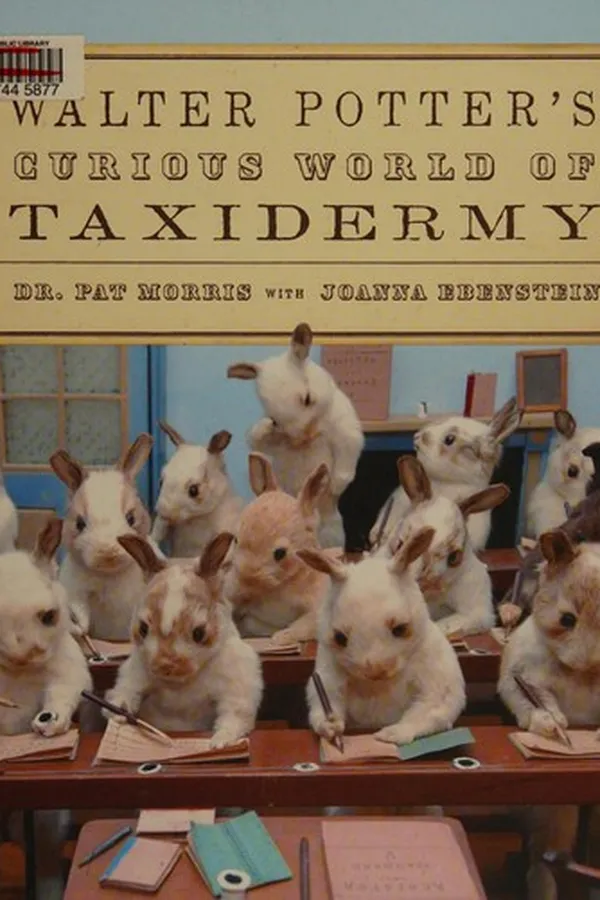Capa de Walter Potter's curious world of taxidermy