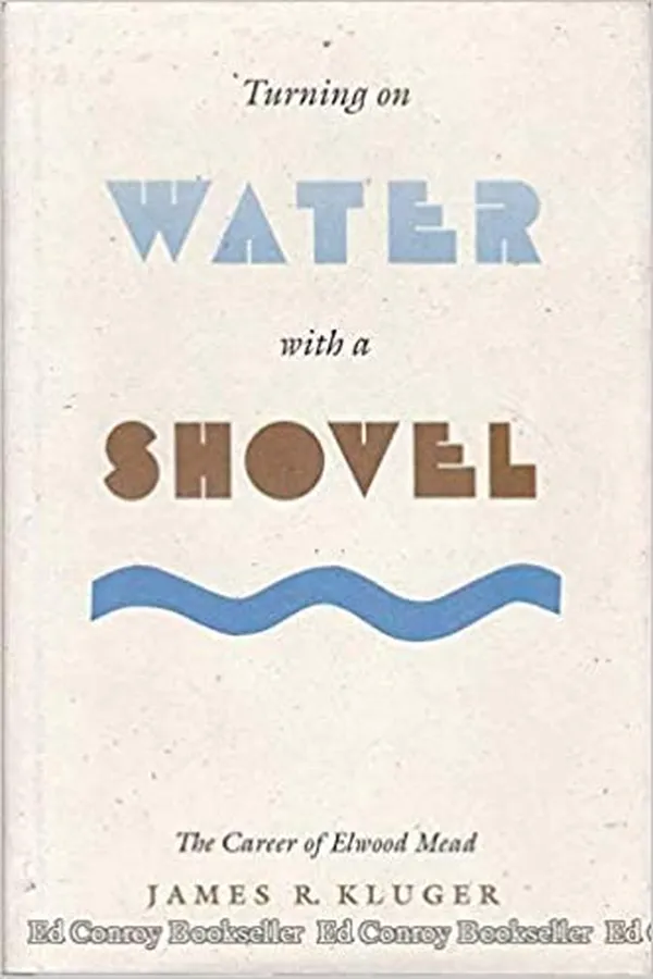Capa de Turning on water with a shovel