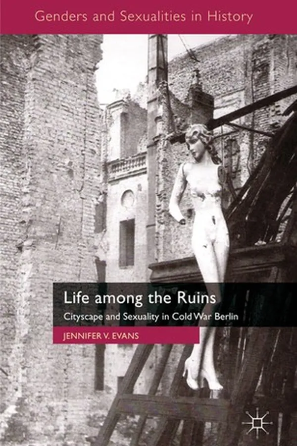 Capa de Life among the ruins