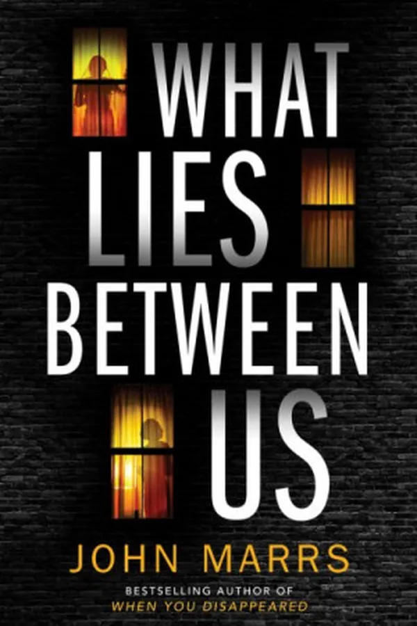 Capa de What Lies Between Us
