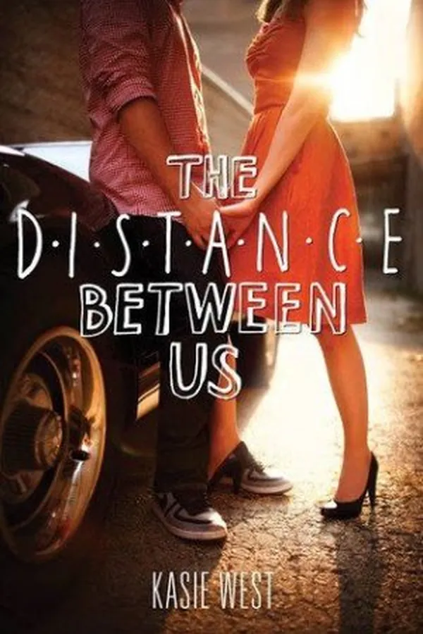 Capa de The Distance Between Us