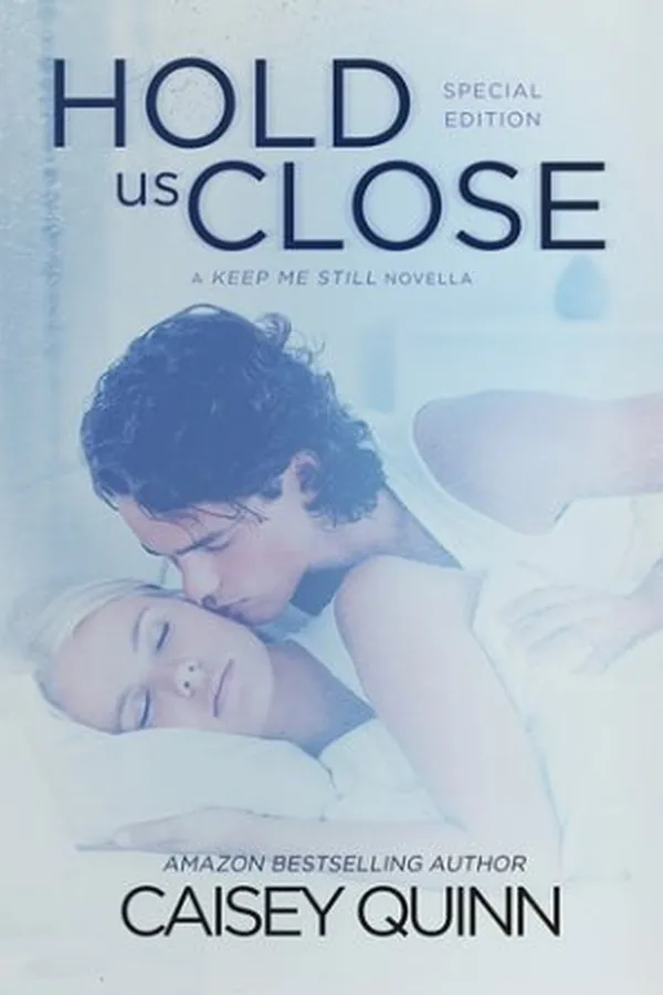 Capa de Hold Us Close