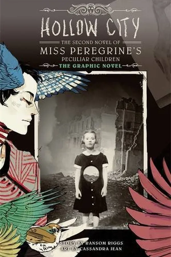 Capa de Hollow City: The Graphic Novel: The Second Novel of Miss Peregrine's Peculiar Children